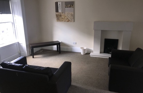 Cumbernauld Apartment | Smithyends Apartment