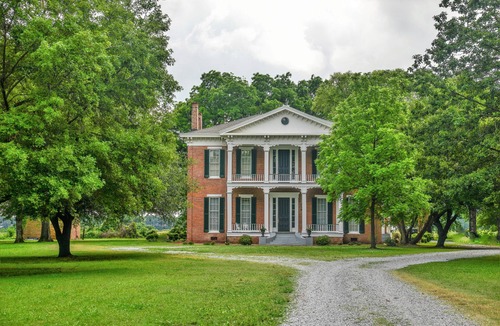 Wayside Apartment | Smokehouse Studio-Queen Studio at The Belmont 1857