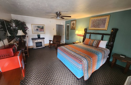 Glencoe Hotel | Smokey Bear Motel