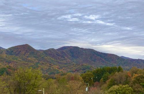 Lackey Hill Villa | Smokey Mountain Overlook