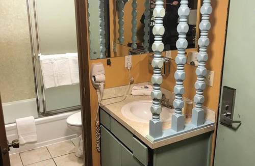 Arlington Hotel | Smokey Point Motor Inn