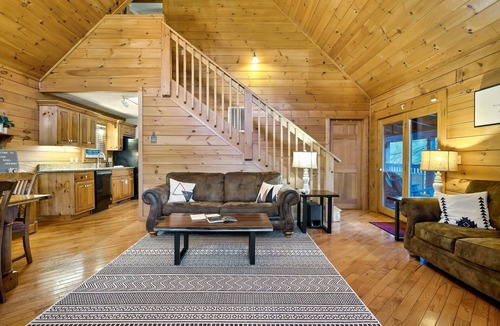 Gatlinburg Cabin | Smokies Spring & Summer Break: Arcade, Hot-Tub, BBQ, Movies, Gatlinburg