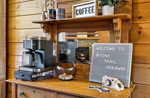 Gatlinburg Cabin | Smokies Spring & Summer Break: Arcade, Hot-Tub, BBQ, Movies, Gatlinburg