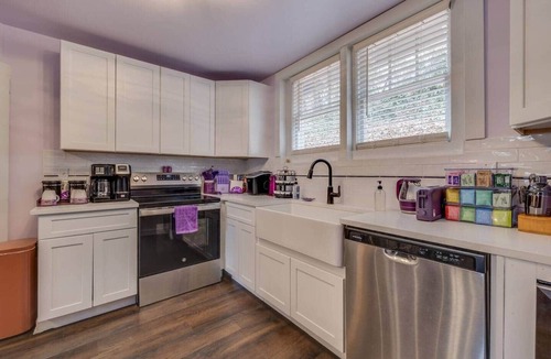 Greeneville House | Smokies Stay, Historic Downtown