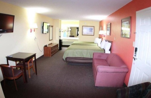 Hawkinsville Apartment | SMOKING DOUBLE SUITE #1
