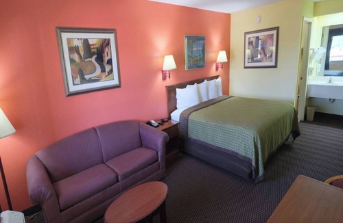 Hawkinsville Apartment | SMOKING DOUBLE SUITE #1