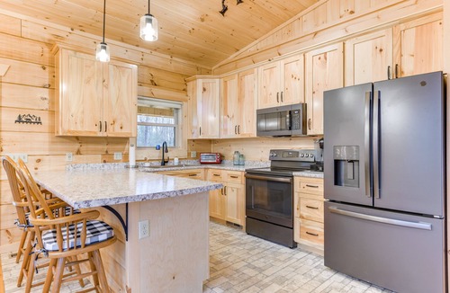 Hartford Cabin | Smoky Mountain Cabin Rental w/Hot Tub & Views!