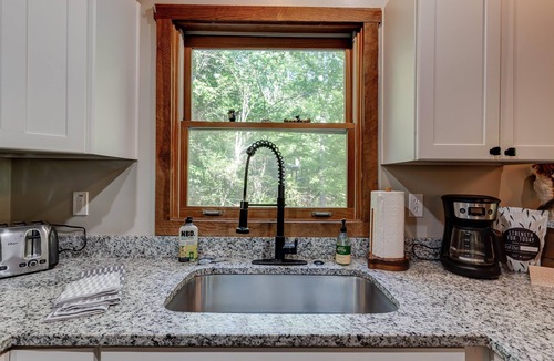 Walland Cabin | Smoky Mountain Cabin with Private River Access