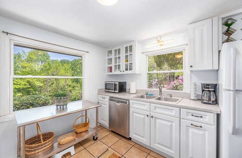 Waynesville Cottage | Smoky Mountain Retreat n2.8 m to Main St , 3800' Elevation, Game room, Fire Pit