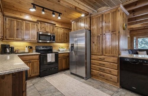 Gatlinburg - Pigeon Forge House | Smoky Mountain Views | 5BR/5BA | Hot Tub