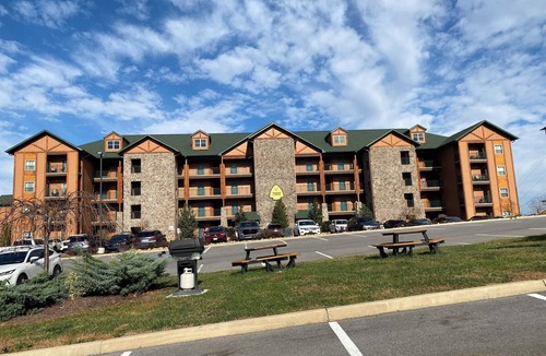 Gatlinburg Villa | SMOKY MTN CHRISTMAS WEEK-5 BEDROOM VILLA