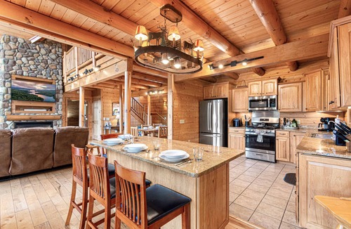 Robbinsville Cabin | Smoky Mtn Lake House | Prvt Dock & Hot Tub
