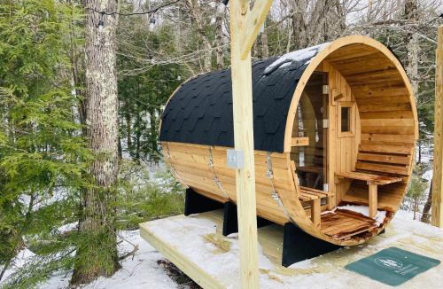 Jeffersonville House | Smuggler's Notch Mountain House with hot tub & river