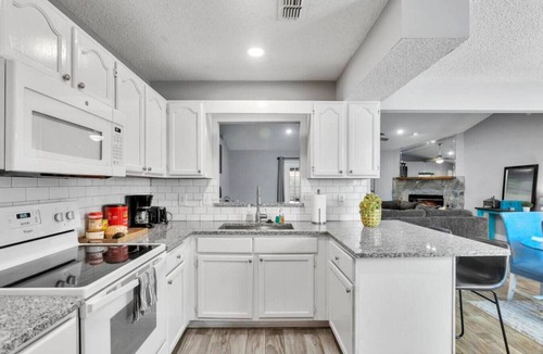 Southside House | SMV Spacious 3BR Pet-Friendly Home Quiet Mandarin Neighborhood