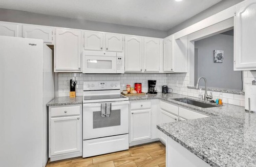 Southside House | SMV Spacious 3BR Pet-Friendly Home Quiet Mandarin Neighborhood