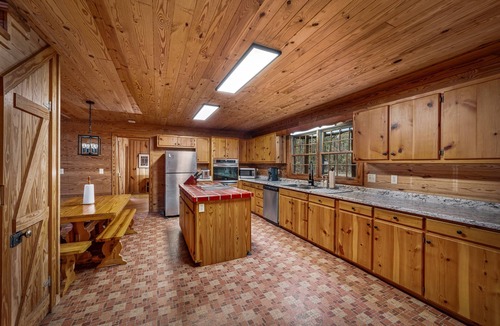 Fort Payne Cabin | Snail’s Pace South-6br/3.5 bath w/gorgeous views