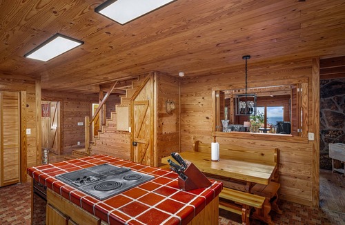 Fort Payne Cabin | Snail’s Pace South-6br/3.5 bath w/gorgeous views