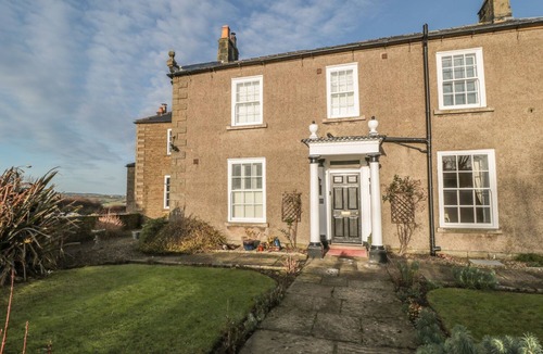 Sneaton Cottage | SNEATON HALL APARTMENT 4, romantic, luxury holiday cottage in Sneaton