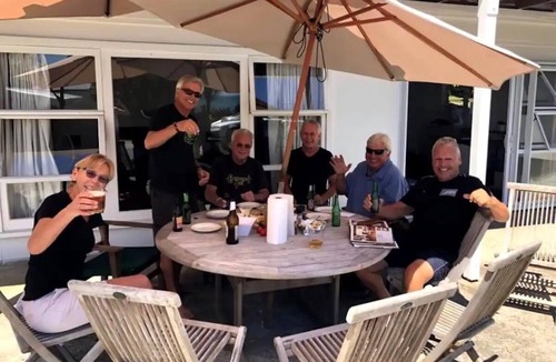 Omapere Apartment | Sneezle Beezle Beach Apartment