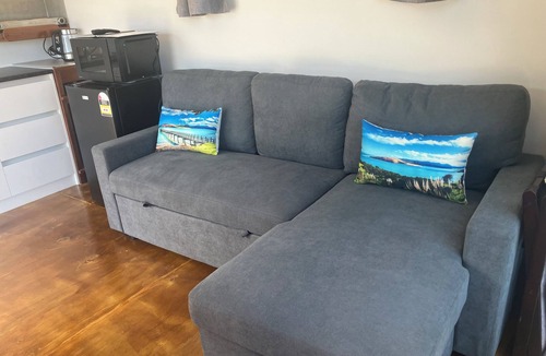 Omapere Ski Chalet | Sneezle Beezle Cottage