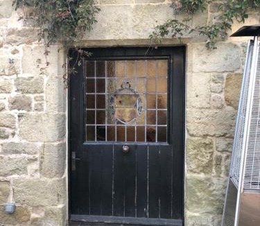 Shaftesbury Apartment | Snobs and Rebels Apartments