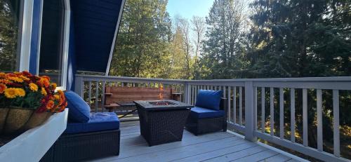Snohomish Ski Chalet | Snohomish Chatel retreat w swimspa, sauna & games