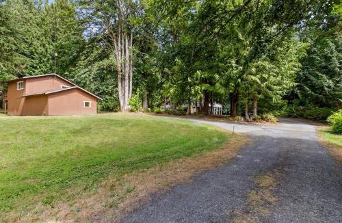 Snohomish Ski Chalet | Snohomish Chatel retreat w swimspa, sauna & games