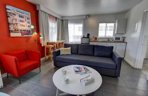 Central Beach Hotel | Snooze