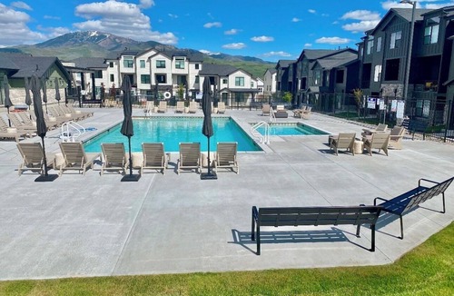 Mountain Green House | Snow Basin Ski Condo SPECIAL! 249/night! Brand NEW! Luxury 3-bedroom, sleeps 8.