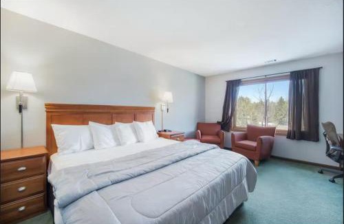 Wakefield Hotel | Snow Chasers Lodge