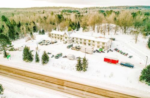 Wakefield Hotel | Snow Chasers Lodge