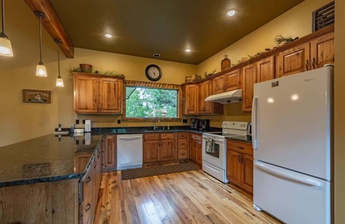 Lazy Acres House | Snow Creek Lodge Summ