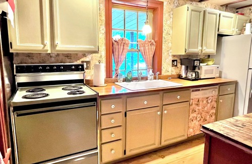 Hanover Other | Snow Daisy Inn