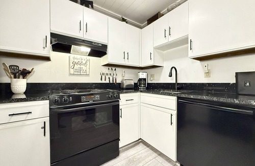 Warren Condo | Snow Getaway, Fireplace & Sugarbush Mtn