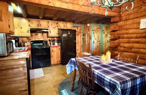 Wardsboro House | Snow Mountain Lodge- Mt Snow & Stratton Mtn Indoor Pool, Golf, Hike, VAST Trails