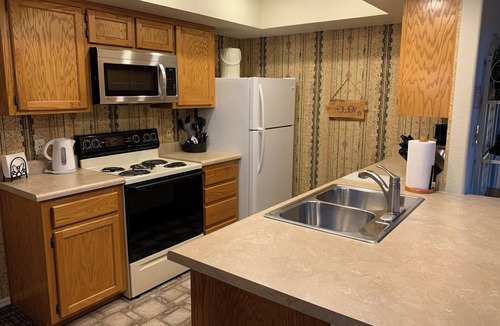 Pinetop Villa | SNOW SNOW SNOW! TRANQUIL 2 BEDRM LOC & GARAGE IN PINETOP CNTRY CLB AREA SLEEPS 6