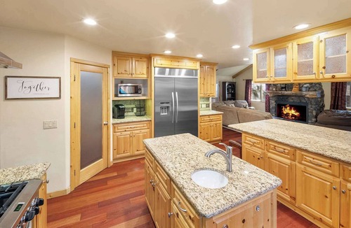 Summit Estates Ski Chalet | Snow Summit. Huge 6BR Chalet with Game Room, Spa