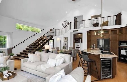 Barrie House | Snow Valley Ski/Hot Tub, Minet's Point Beach House