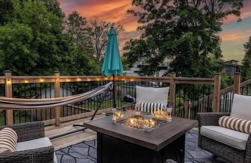 Barrie House | Snow Valley Ski/Hot Tub, Minet's Point Beach House