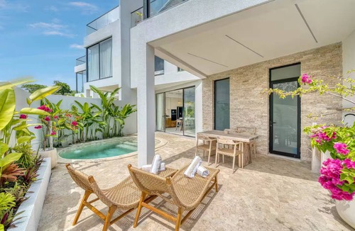 Kutuh Villa | Snow White Villa 3 3-Bedroom Haven near the Beach