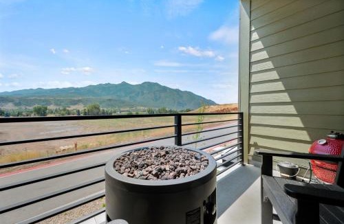 Mountain Green House | Snowbasin Chalet R5061 Ski EscapeFirepit Hot Tub
