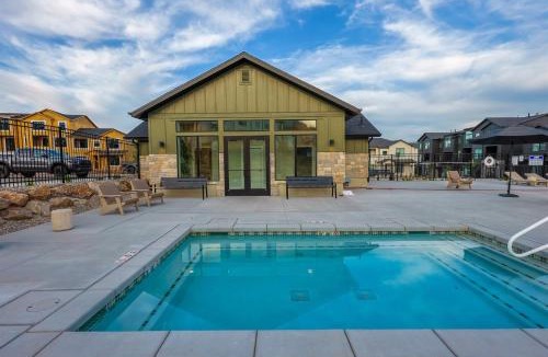 Mountain Green House | Snowbasin Summit R5062Ski Retreat Hot Tub Views