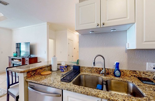 Clearwater Condo | Snowbird friendly condo with pool hot tub sauna fitness room and on site tennis