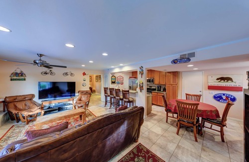 Central Mission Beach Condo | Snowbirds Welcome Beautiful Condo garage & patio close to beach & bay SUPER HOST