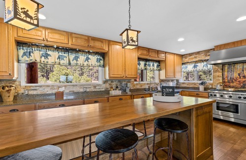 Fort Valley Cabin | Snowbowl Ranch Luxury Ski Lodge for 16