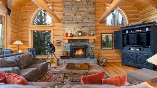 Mountain Village House | Snowdrift Cabin by AvantStay