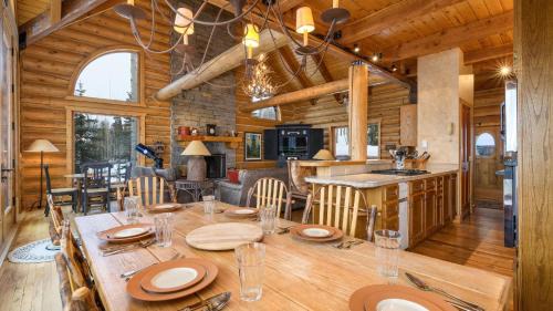Mountain Village House | Snowdrift Cabin by AvantStay