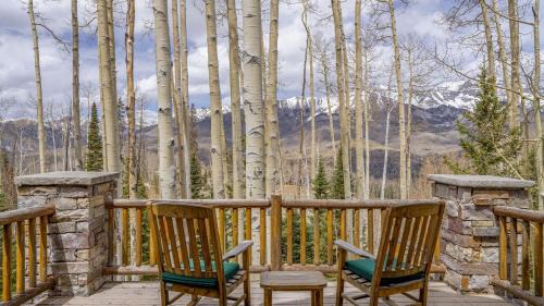 Mountain Village House | Snowdrift Cabin by AvantStay