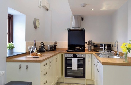 Cardigan Cottage | Snowdrop Cottage - UK12987