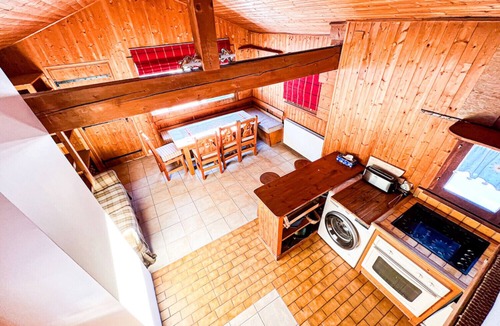 Montroc Ski Chalet | Snowflake cottage with garden